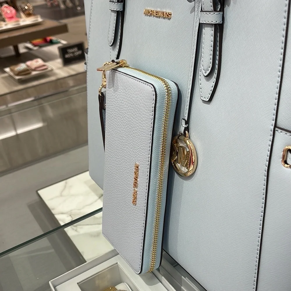 MICHAEL KORS LARGE TRAVEL CONTINENTAL WRISTLET WALLET PHONEHOLDER  Vista Blue